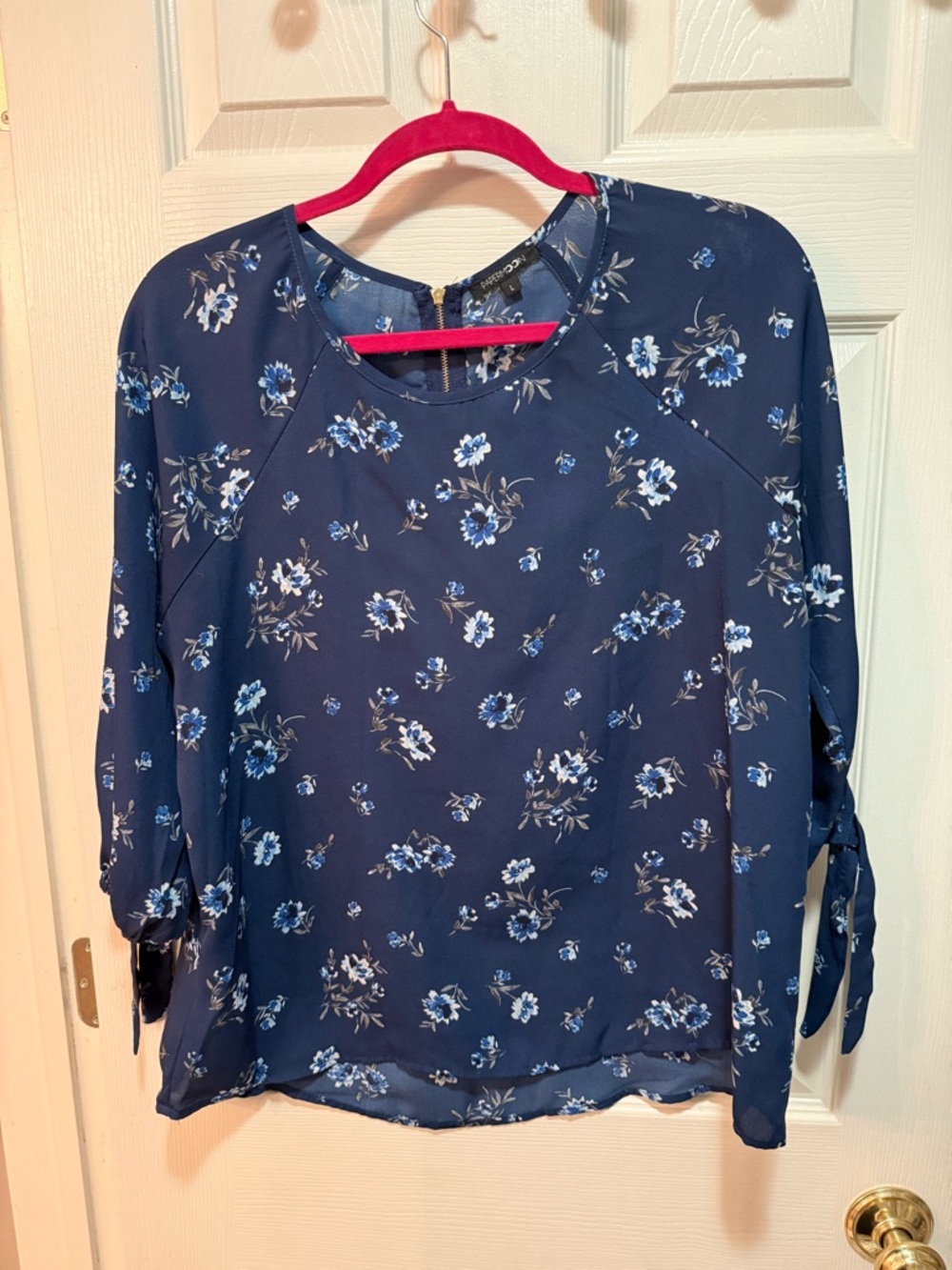 Women's Navy Floral Tie-Sleeve Blouse size large